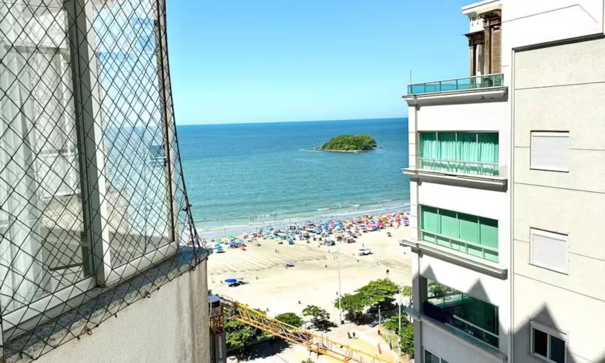Centro Apartment | 1 Block from the Avenue Atlantic Ocean with 2 Bedrooms and Garage