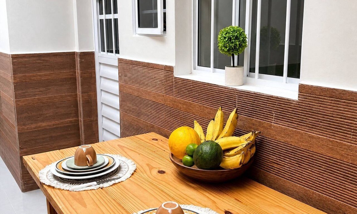Santo Amaro Apartment | 2-bedroom apartment in downtown Recife - 120m from UNICAP, garage and WiFi.