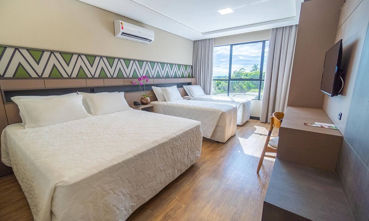 Foz do Iguacu Hotel | 2 Bright Superior Twin Units | Free Breakfast, Pool Bar & 5 mi to Three Borders