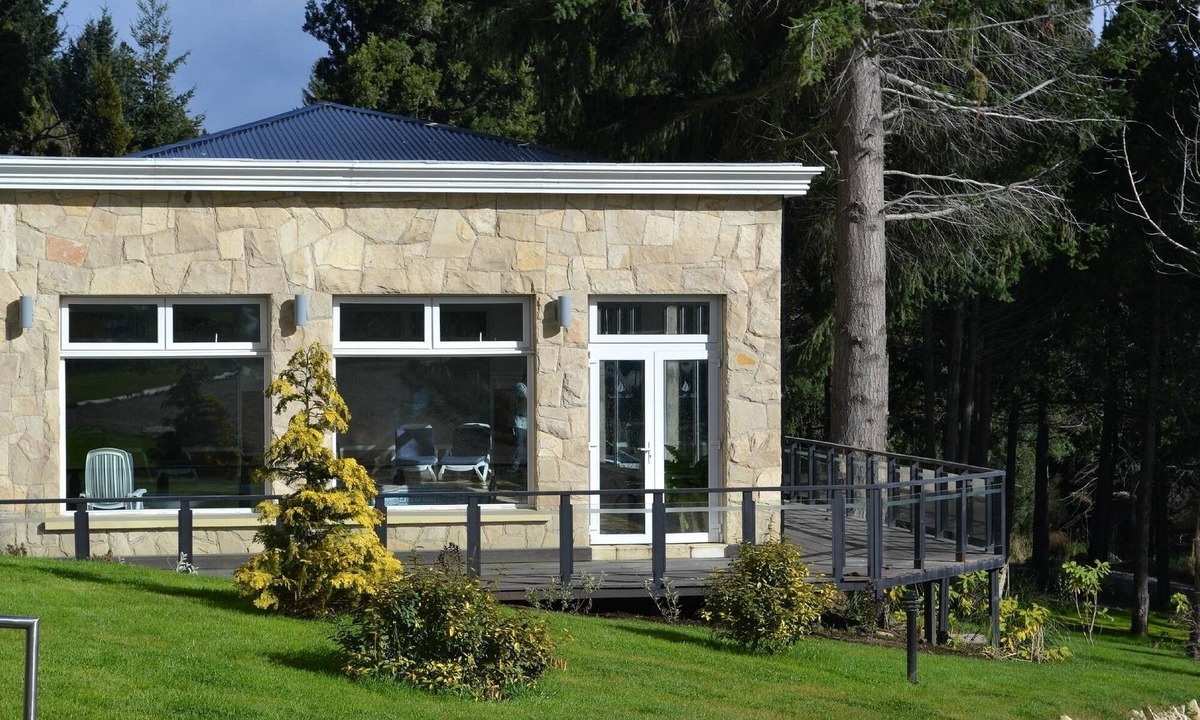 San Carlos de Bariloche Hotel | 3 Breathtaking Garden Views Near City Center & Nahuel Huapi Lake w/Breakfast