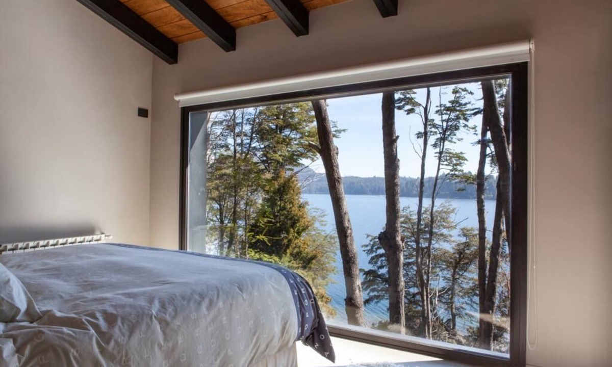 Villa Catedral House | 4 bedroom modern lake house with stunning views