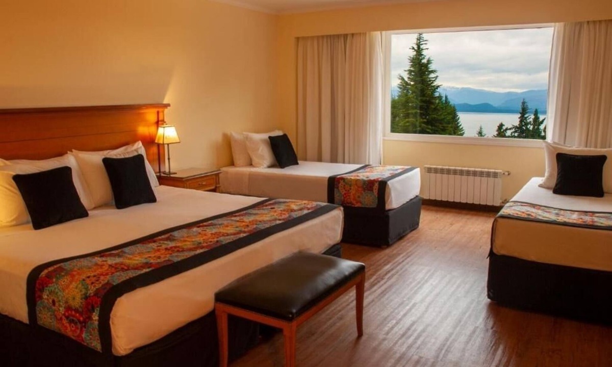 San Carlos de Bariloche Hotel | 4 Quadruple Rooms with Lake View | Free Breakfast | Garden & Game Room Access