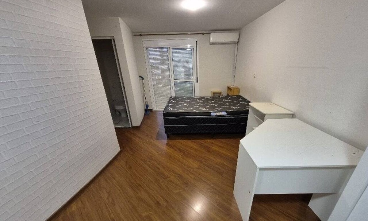 Consolacao Apartment | 5 minutes from Paulista Avenue. Apartment with balcony and air conditioning.