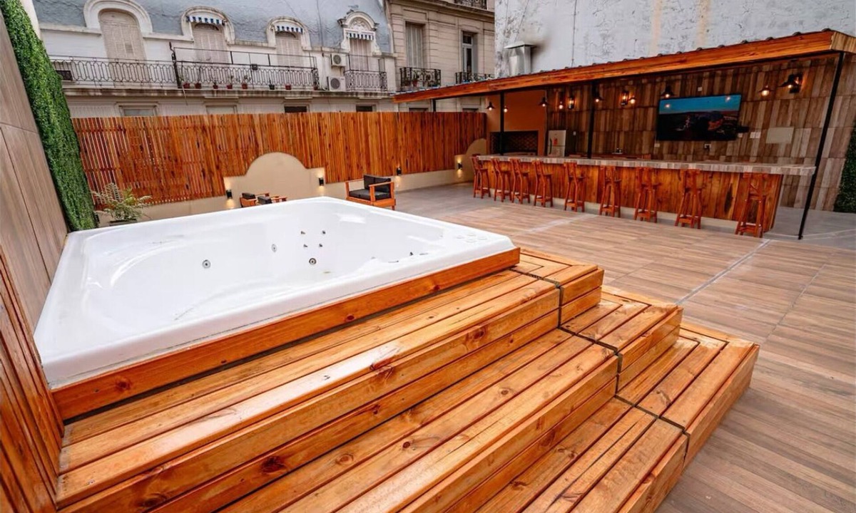 El Centro House | 6 Bedroom Palace with Rooftop terrace, jaquzzi, and grill