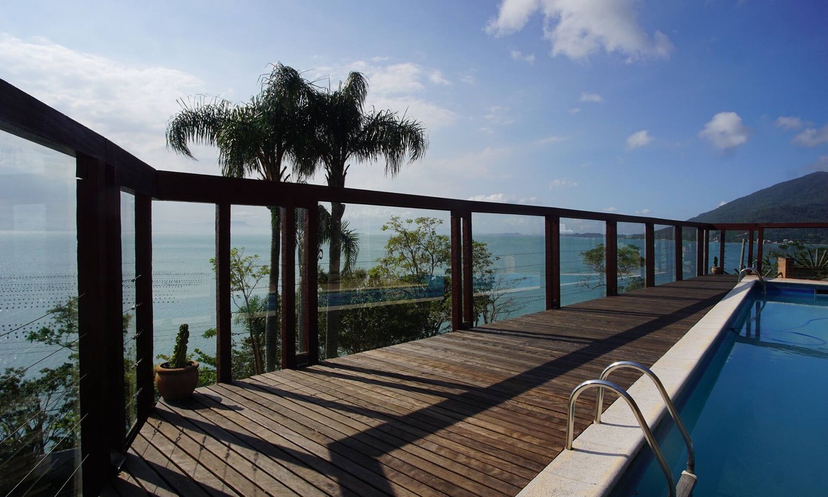 Caiacanga House | A retreat with panoramic views of the south of Florianópolis Island.