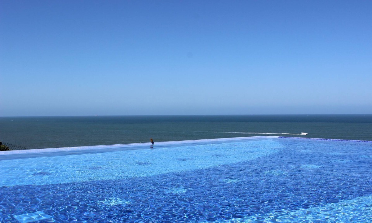 Peninsula Apartment | About the Sea: Like a Super-Ocean that doesn't rock.