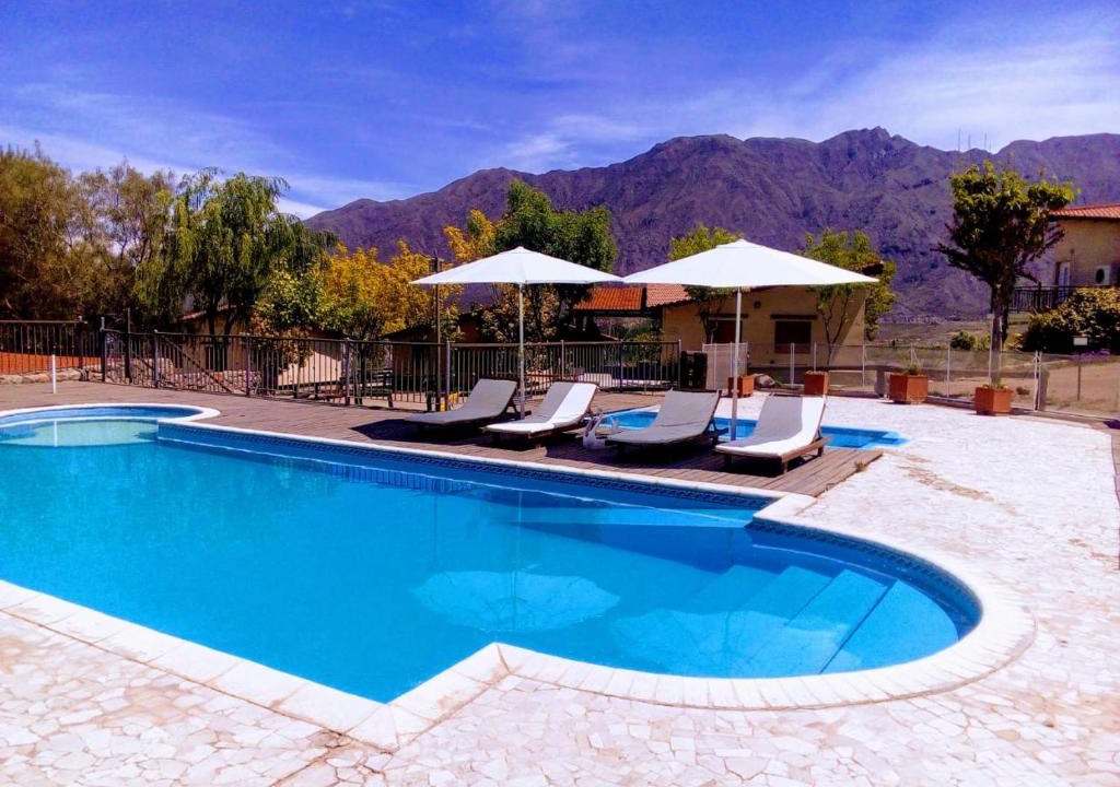 Cacheuta Hostel | Aguilas de Piedra