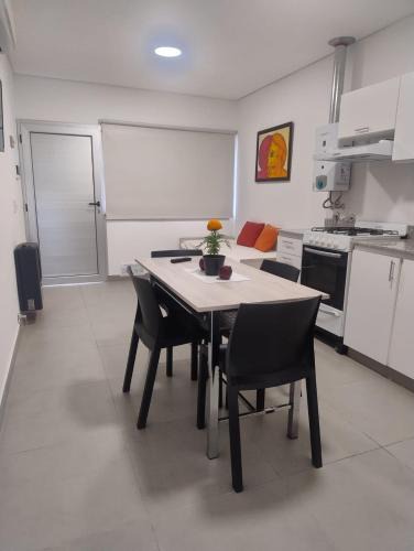 Colon Apartment | Altos deMoreno - solo familias o parejas