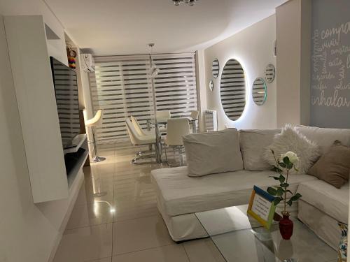 La Perla Apartment | Alucinante departamento en La Perla 3 ambientes con aire acondicionado y calefacción central con cochera cubierta