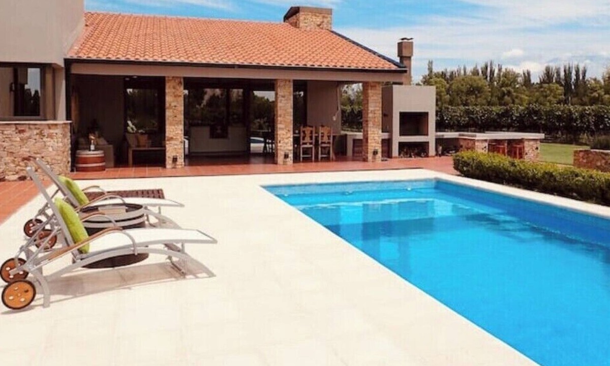 Tunuyan House | Amongst the Vines 3bedroom with pool and mountain views in Valle de Uco, Mendoza
