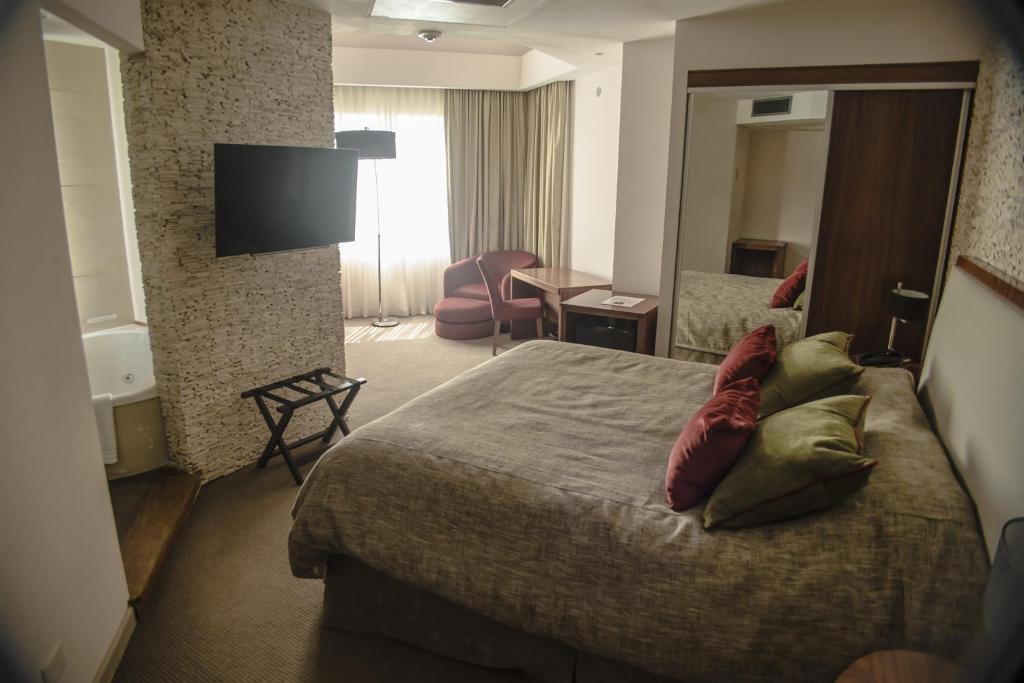 Plaza Huincul Hotel | Antu Malal Hotel