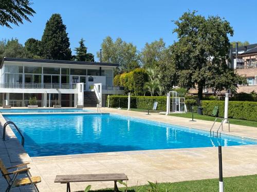 Pilar Centro Apartment | Apartamento en Country Pilar Gran Piscina Parrilla propia hasta 4 personas