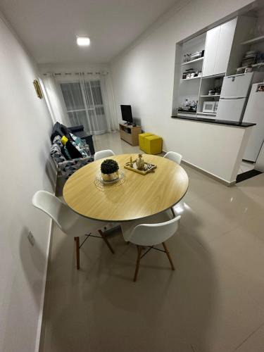 Florida Apartment | Apartamento frente mar com 3 suítes e 2 vagas de garagem