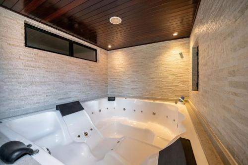 Cabecudas House | Atalaia SPA 1 Qto c/Banheira by Achei Camboriú