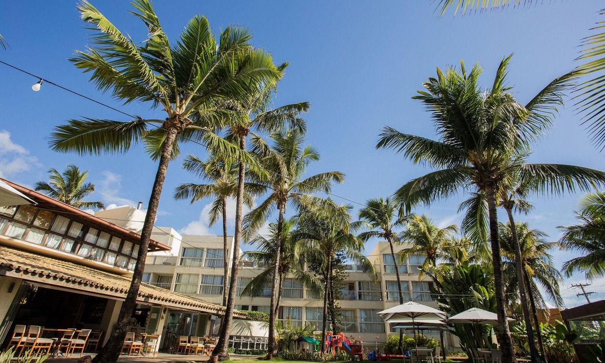 Itapua Hotel | Beachside Stay: Pool & Gym | Steps to Itapuã Beach & Vinicius de Moraes Square