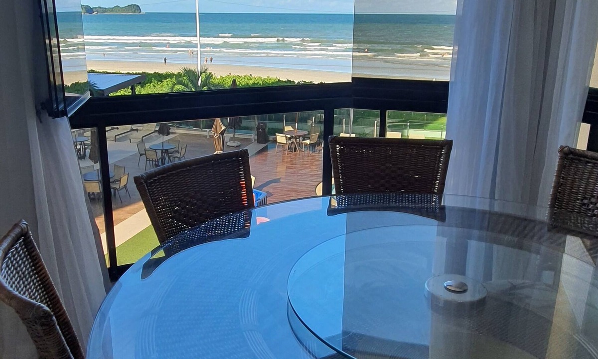 Itapema Apartment | Beautiful apartment overlooking the ocean.