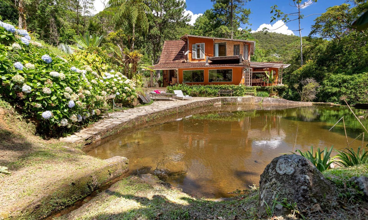 Moura Brasil Ski Chalet | Boutique chalet amidst the Atlantic rainforest.