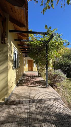 Chacras de Coria House | Bright House in Mendoza with Swimming Pool