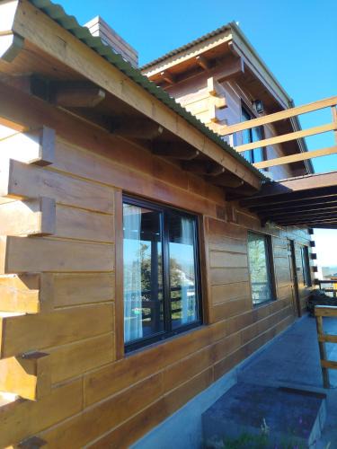 Villa General Belgrano Ski Chalet | Cabaña de quebracho de dos pisos
