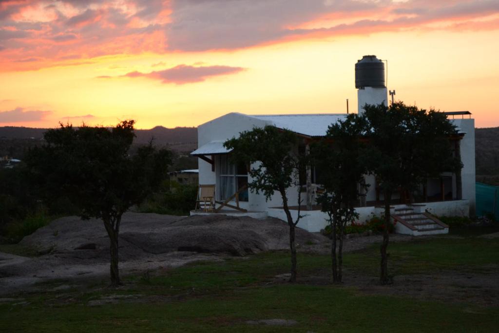 Capilla del Monte Hotel | Cabañas Los Relinchos