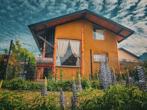 El Hoyo Ski Chalet | Cabañas LuCes del Pirque