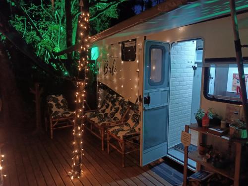 Iomere Apartment | Cabana treiller experiência na floresta com telão de cinema