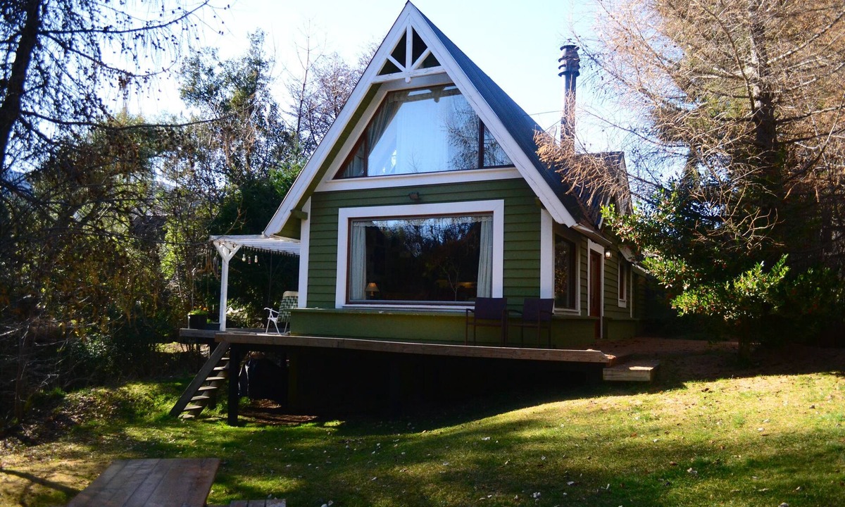 Lolog Cabin | Cabin in the woods, on Lake Lolog