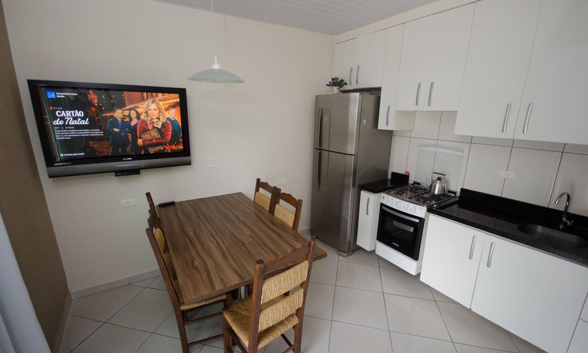 Zimbros House | . Cantinho de Zimbros - Bombinhas 2 bedrooms, air conditioning. 80 m from the beach.