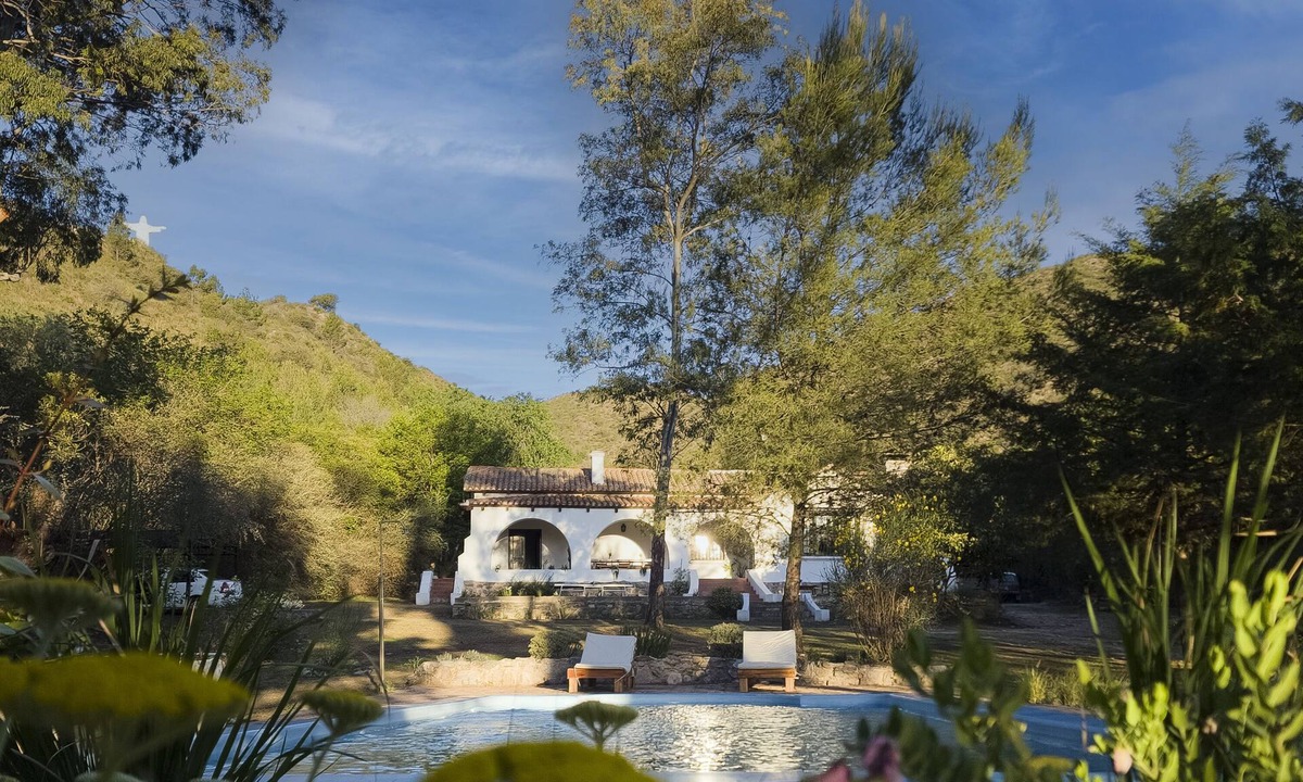 La Cumbre House | Casa al pie de la Montaña con Cama King, Pileta y Mesa de Pool