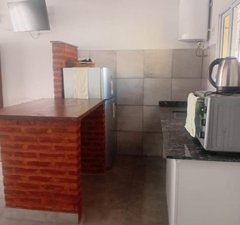 Gowland House | Casa Amarilla