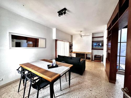 Junin Apartment | Casa amplia, céntrica y con garage en Junin, BA