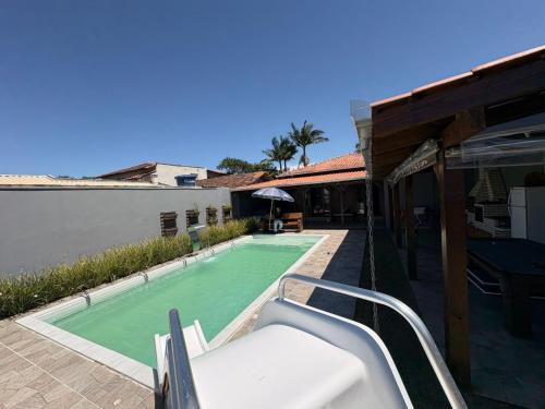 Barra do Itapocu House | Casa com piscina 500 metros da praia e Ponte Pensil