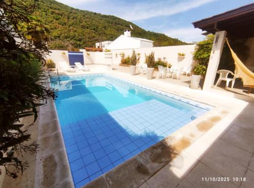 Centro House | Casa com piscina grande e churrasqueira!