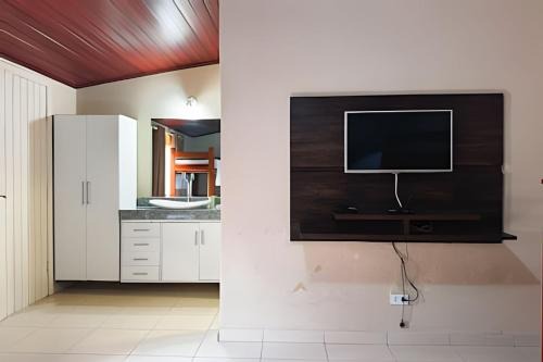 Alvorada House | Casa com piscina para até 12 pessoas em Bonito