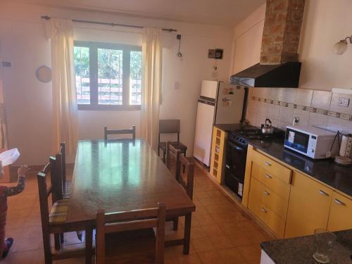 Mar de Ajo House | Casa con cochera y parrilla a 6 cuadras del mar Ideal familias