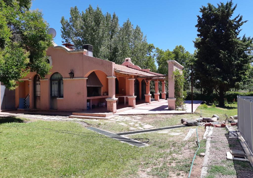 Maipu House | Casa con parque por los caminos del vino