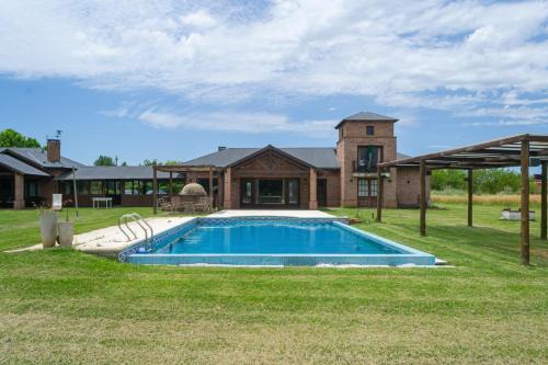 Partido de Monte House | Casa de campo en club privado Benquerencia