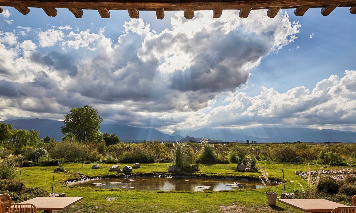 Vista Flores Hotel | Casa de Huespedes Gimenez Riili