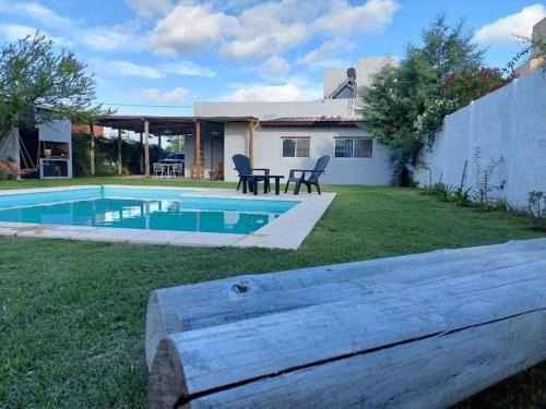 Funes House | Casa en Funes. Pileta, Parrilla & Parque.