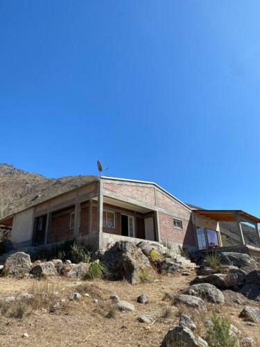 El Mollar House | Casa en la montaña con gran vista al valle y lago