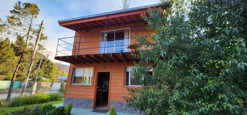 Lago Puelo House | Casa entera con balcón y patio propio "altos del Rio Azul"