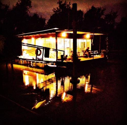 Partido de Tigre House | Casa Flotante Nenufar