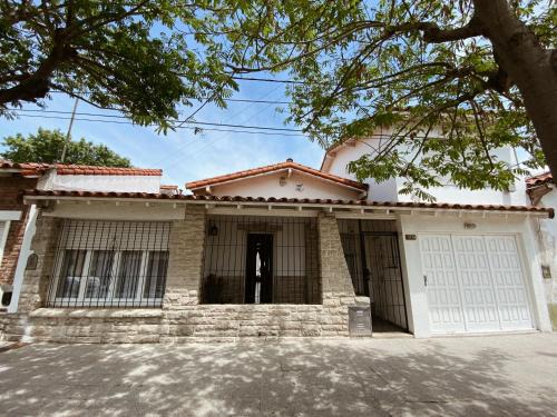 Miramar House | Casa Miriam - Casa En Miramar Para 4 PAX Con Cochera - Hola Sur