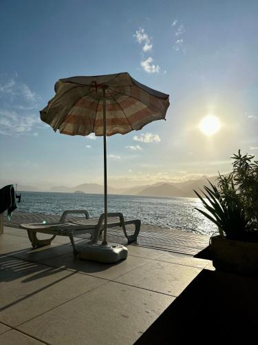 Mangaratiba House | Casa pé na areia na Ilha Jardim Mangaratiba RJ