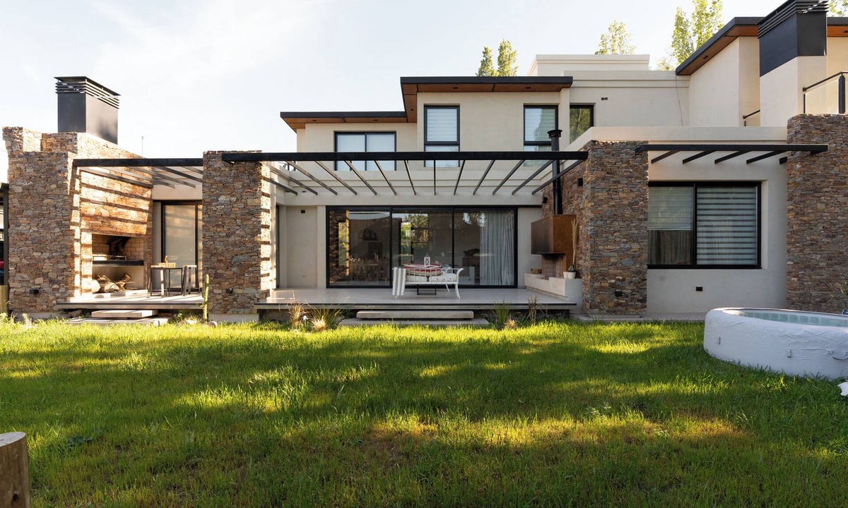 Chacras de Coria House | Casa Reserva: Designer Home, Jacuzzi & outdoor Fire Pit in Chacras de Coria