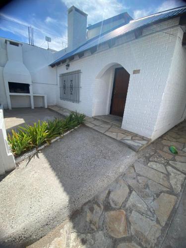 Las Grutas House | CASA "SONNIA" pleno centro, 200 mts de la peatonal y 300 mts del mar