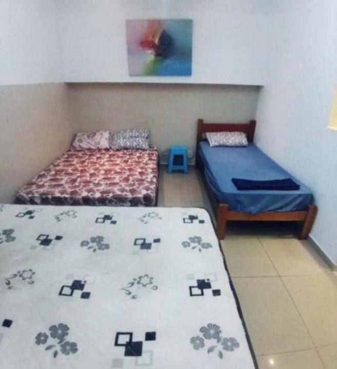 Marape House | Casa Studio Home Oficce - Esp Térreo Priv c Garagem - Qto Family Wi-Fi a 200 mts da Praia