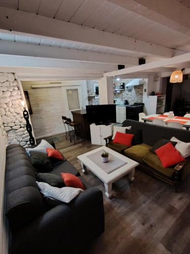 La Villa House | Casas La Violeta