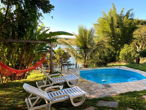 Ijaci House | Casinha Branca De Varanda com piscina e fundo pra represa funil em Ijaci