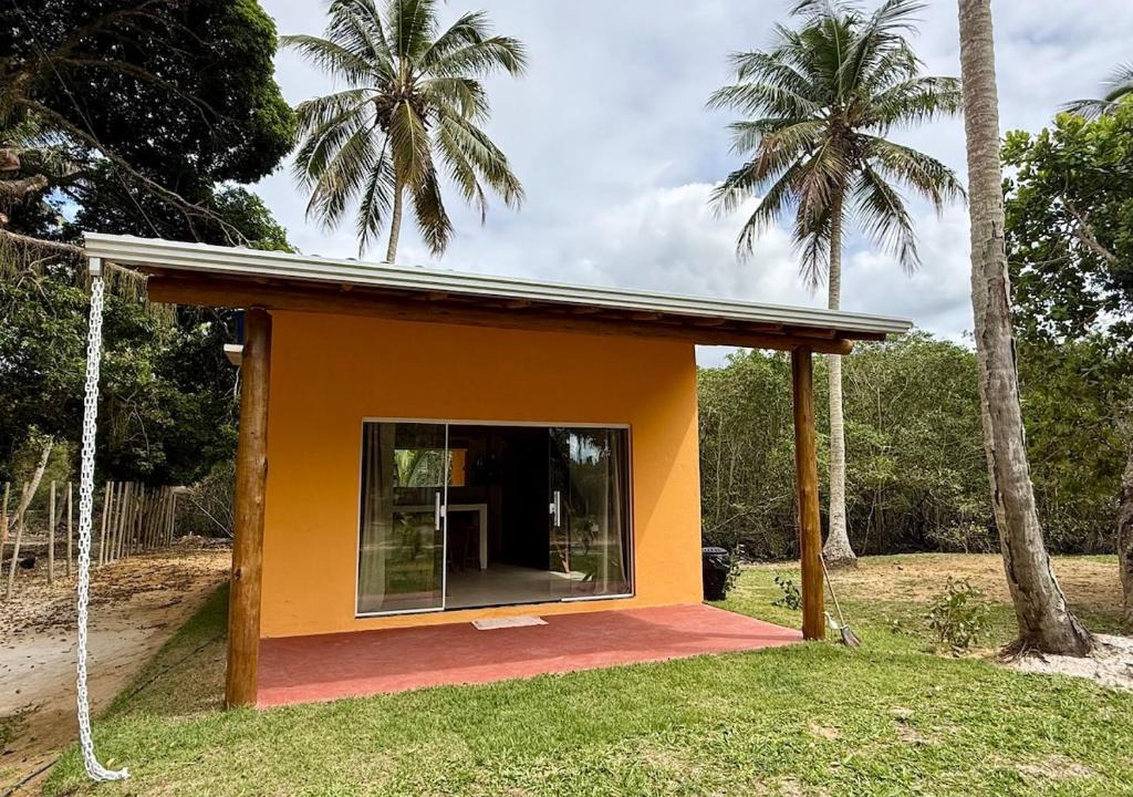 Caravelas House | Chalé Manga, conforto completo na beira da água! Condomínio Mar Doce de Abrolhos!